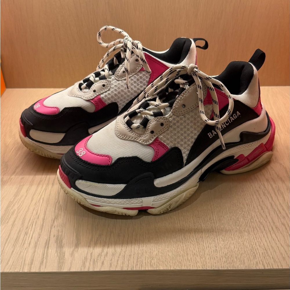 🌟Balenciaga Women's Pink and Black Sneakers Triple S sneakers size 38, us 8 🌟